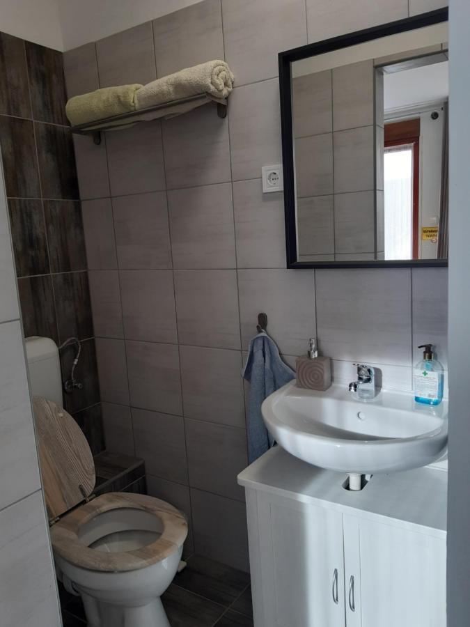 Nora Apartman Дьюла Экстерьер фото