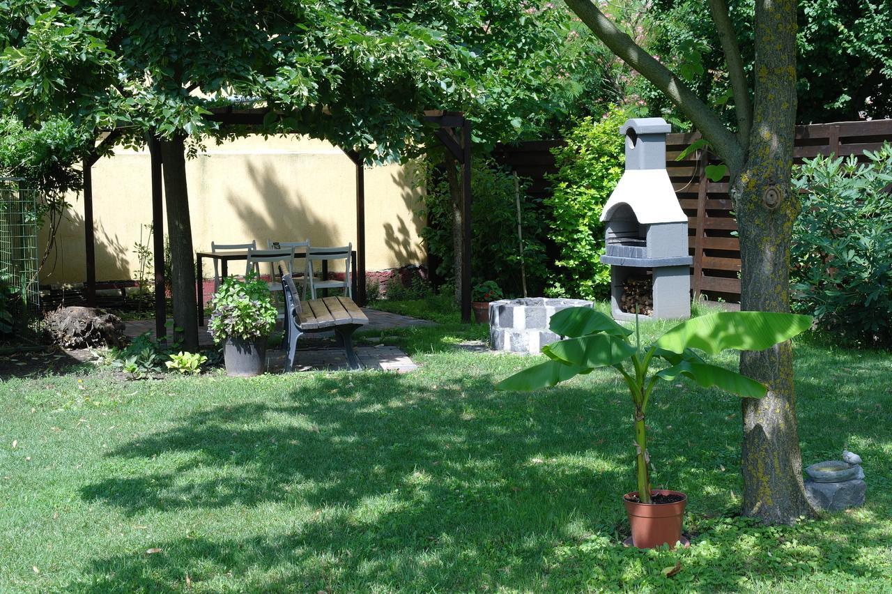 Nora Apartman Дьюла Экстерьер фото