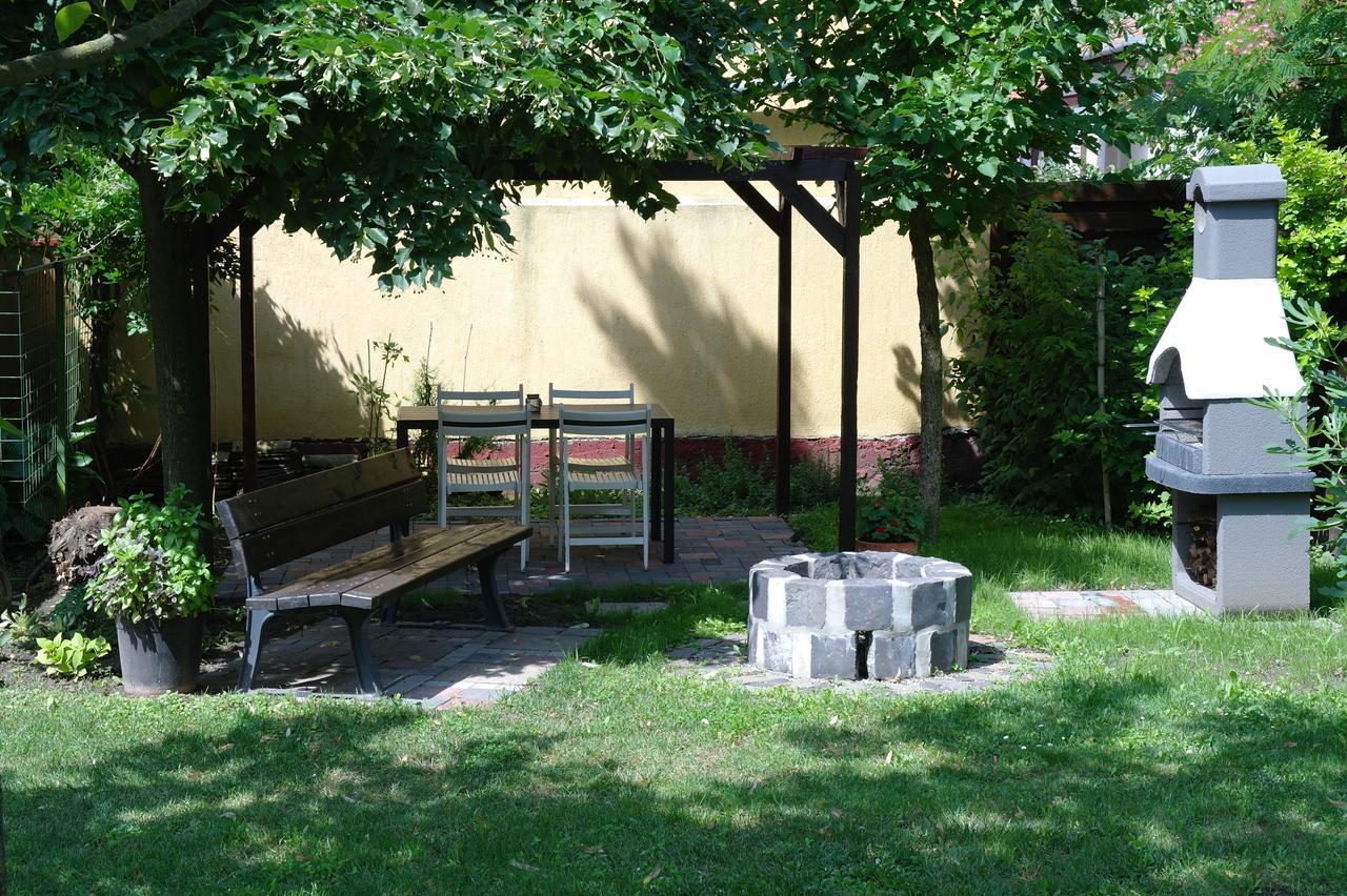Nora Apartman Дьюла Экстерьер фото